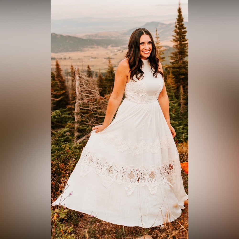 Elegant White Lace Maxi Dress